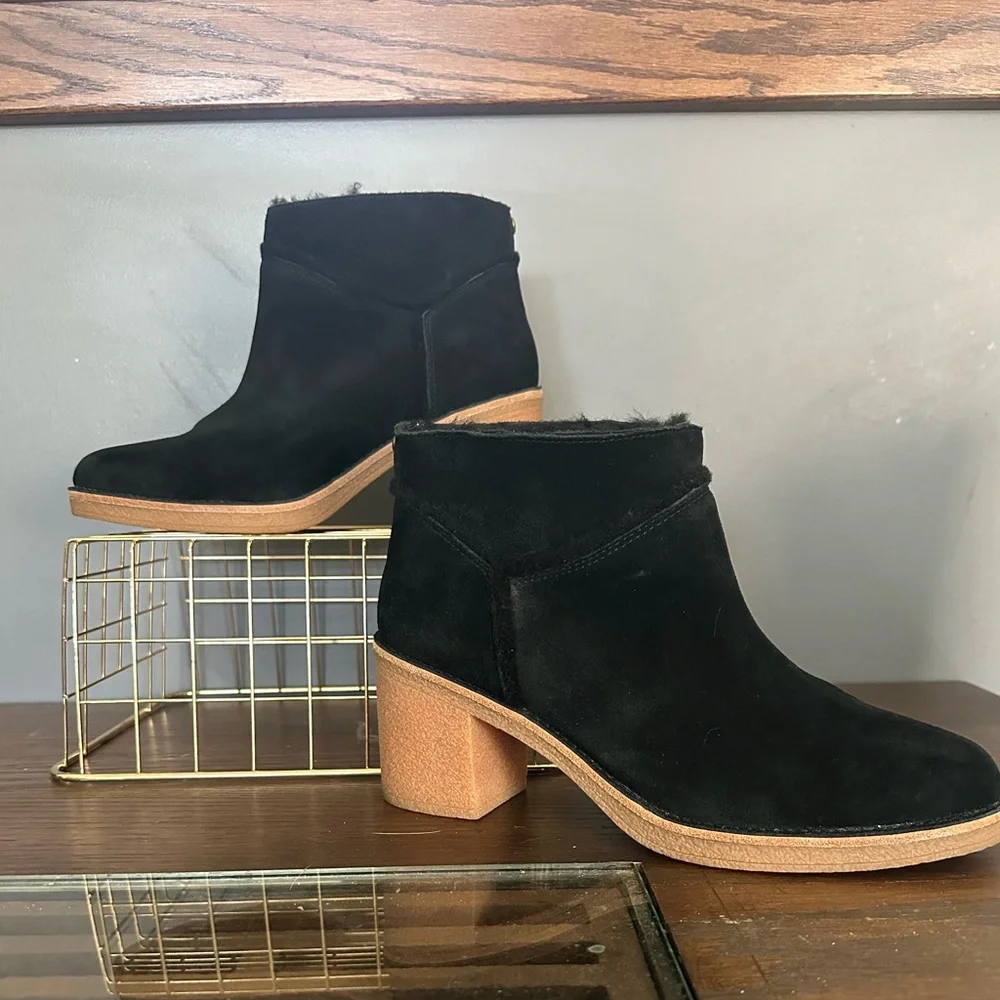 NWOT UGG Women’s Kasen Black Suede Heeled Bootie - Picture 2 of 10